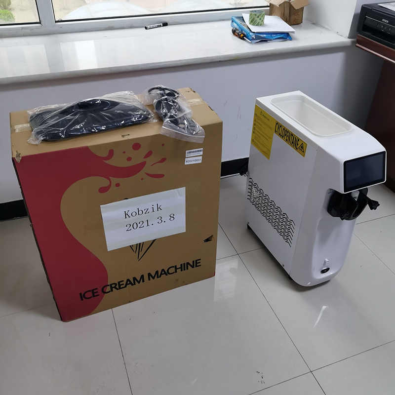 آلة صنع الآيس كريم الناعم التج - مراجعة Soft Serve Ice Cream Machine وسعره